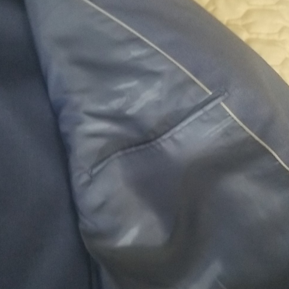 Suit - Picture 4 of 10